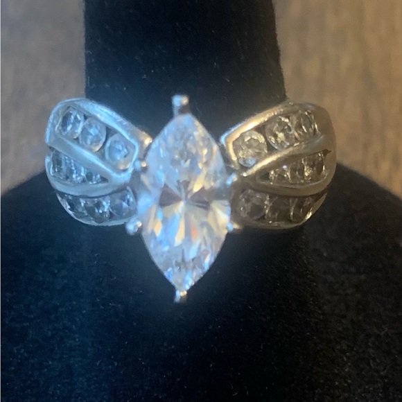 Marquise Diamonique SS  Ring. 1 1/2 ct. . Gorgeous. Antique - Picture 5 of 6